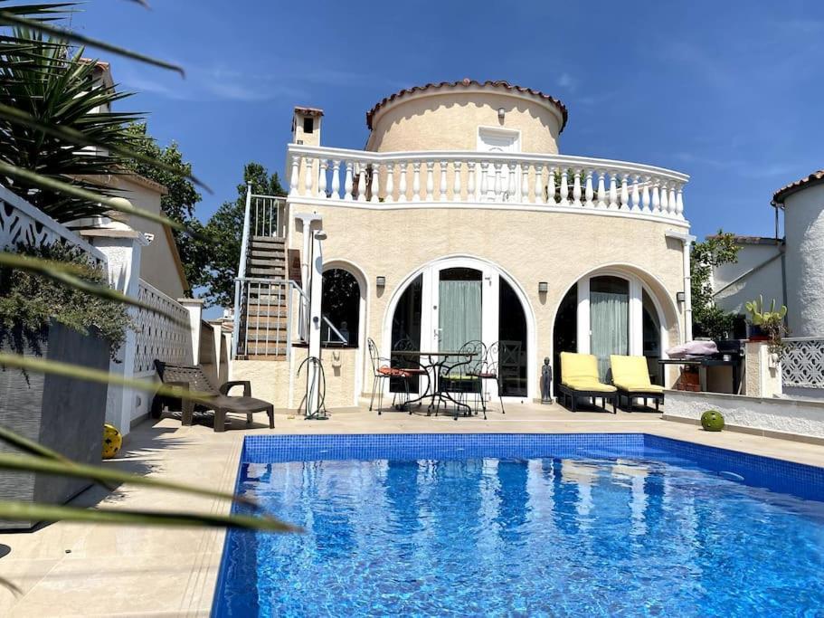 Jolie Maison Avec Sa Piscine Privee Wifi Empuriabrava Zewnętrze zdjęcie