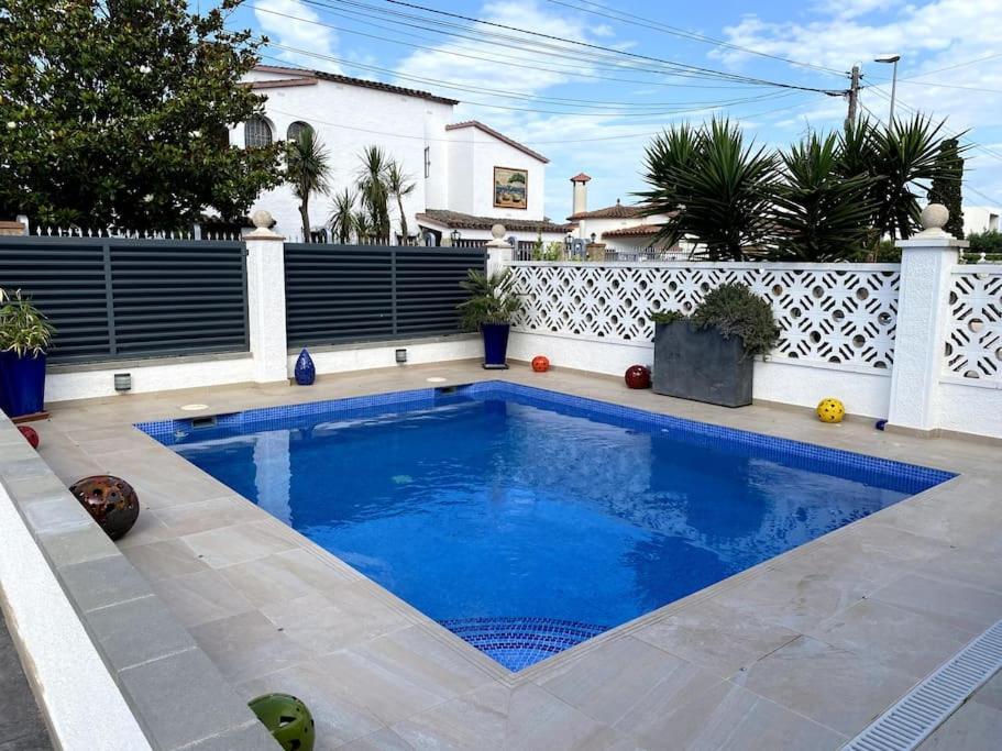 Jolie Maison Avec Sa Piscine Privee Wifi Empuriabrava Zewnętrze zdjęcie